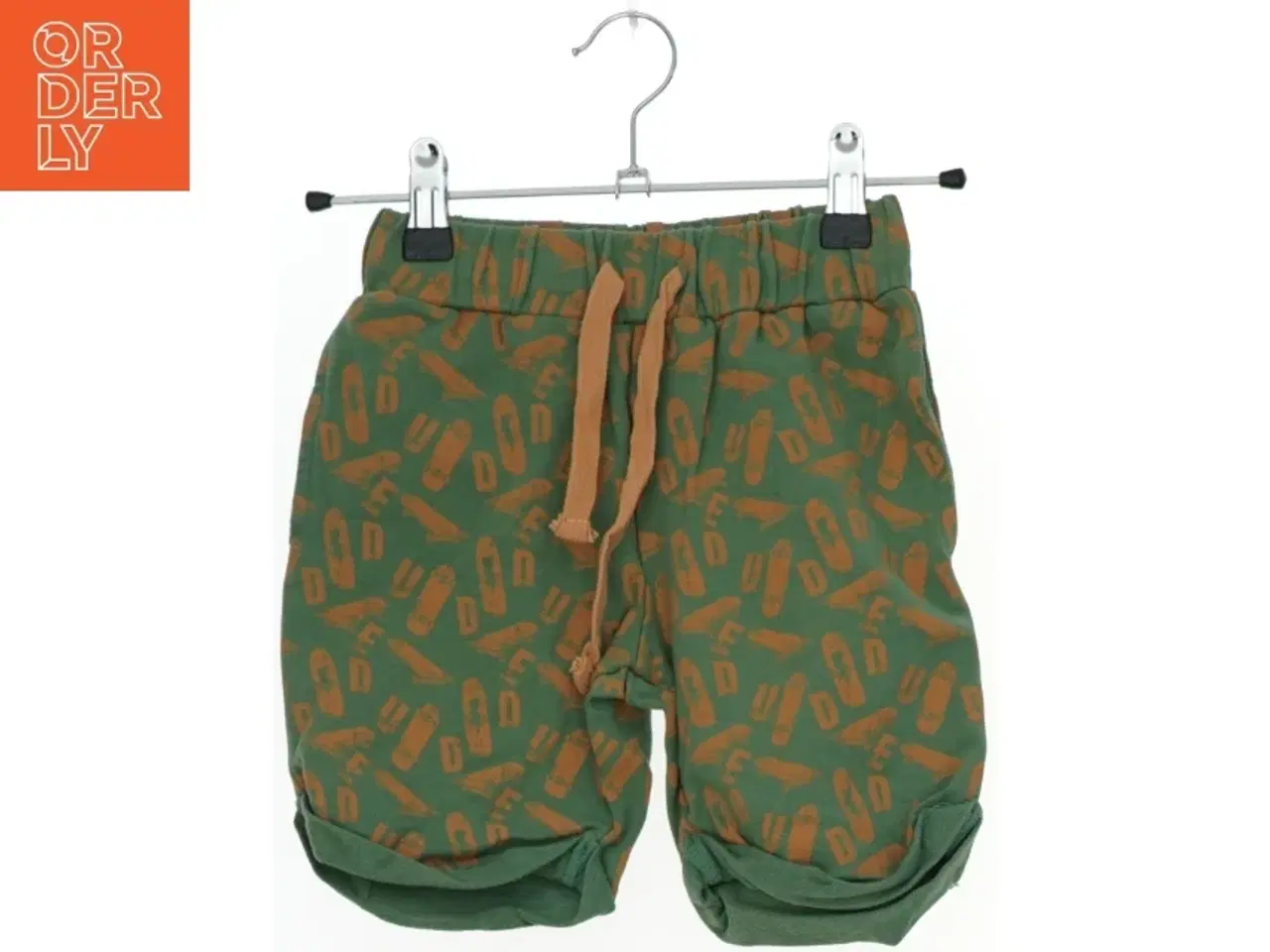 Billede 1 - Børneshorts med skateboard-print fra Friends (str. 116)