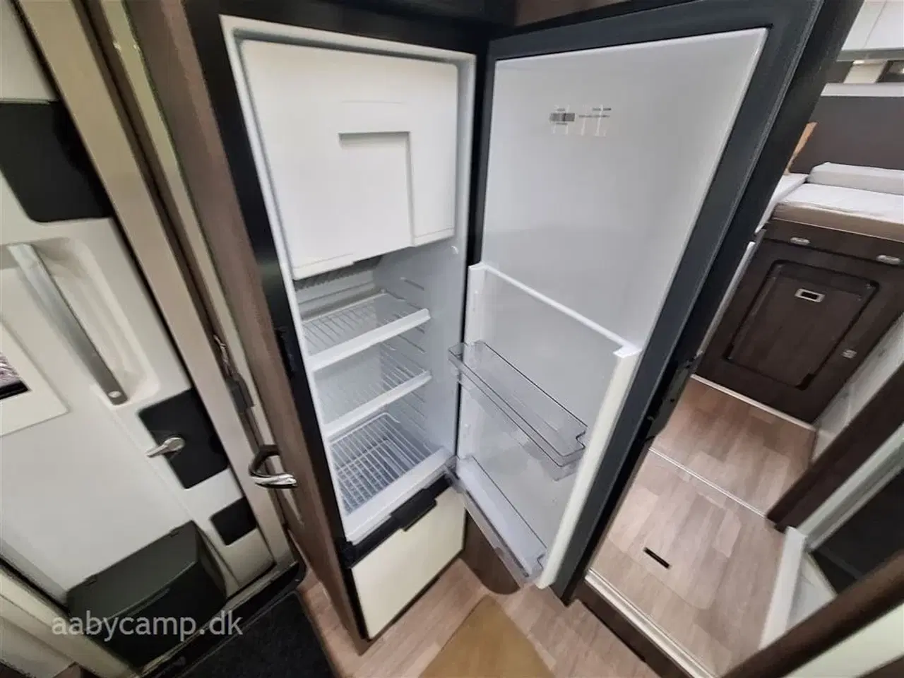 Billede 16 - 2024 - Benimar Tessoro T468 Special Edition Automat gear. NK pakke. varme i spildevandstank. bakkamera. markise. lithium batteri. cykelstativ.