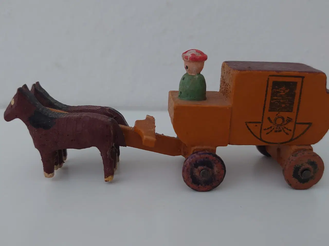 Billede 1 - Erzgebirge: Miniature postvogn med kusk og heste.