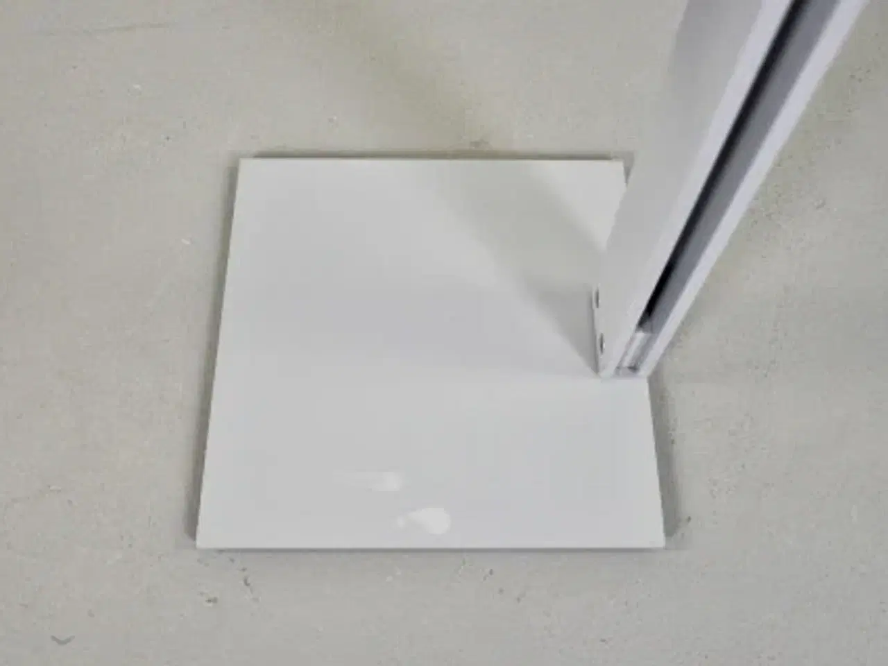 Billede 9 - Cascando flexxible single brochureholder i grå med fire holdere