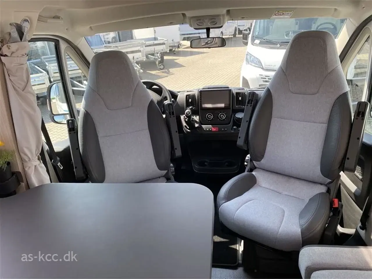 Billede 9 - 2021 - Sun Living S 75 SC   Sunl Living Autocamper med  fritstående dobbeltseng