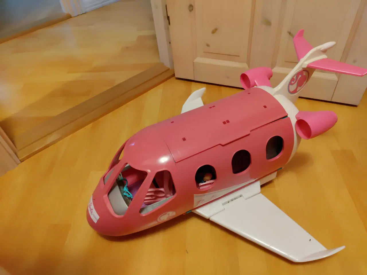 Billede 1 - Barbie flyvemaskine 