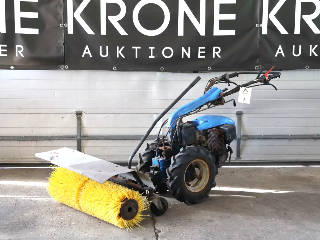 Billede 1 -  2 Hjulet traktor/redskabsbærer m/kost og el-start