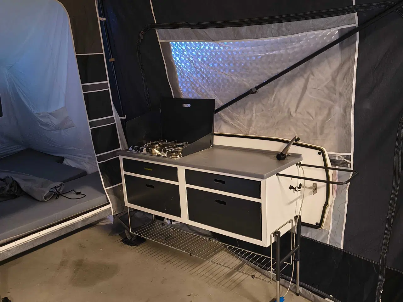 Billede 2 - Vi har fyldt lageret med campleter.