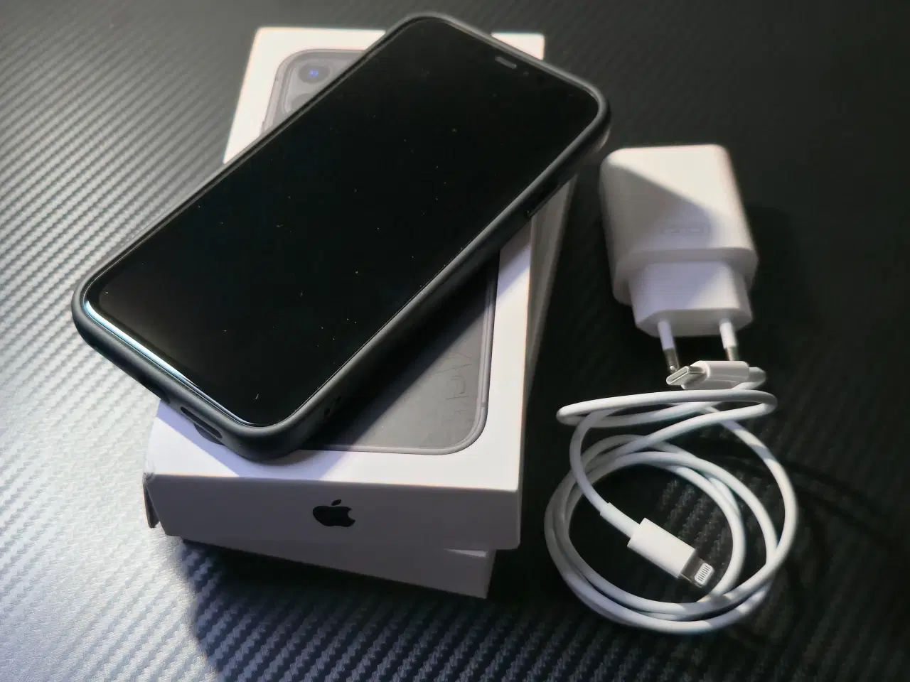 Billede 1 - iPhone 11 128 GB – sort – flot stand – fuldt tilbe