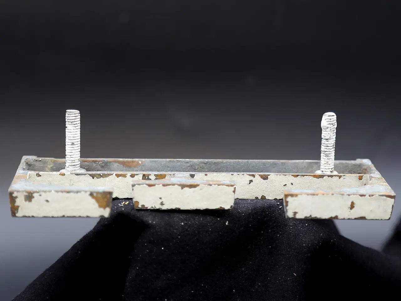 Billede 3 - Messing facadebogstav “E” – rå patina