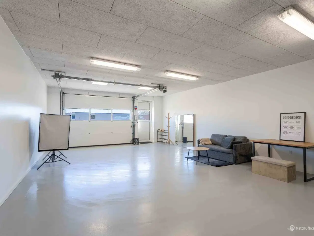 Billede 2 - Lager med port samt ét kontor