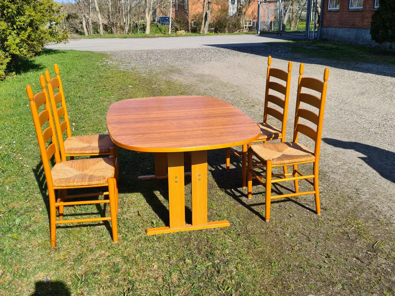 Billede 1 - Spisebord i kirsebær med 4 stole