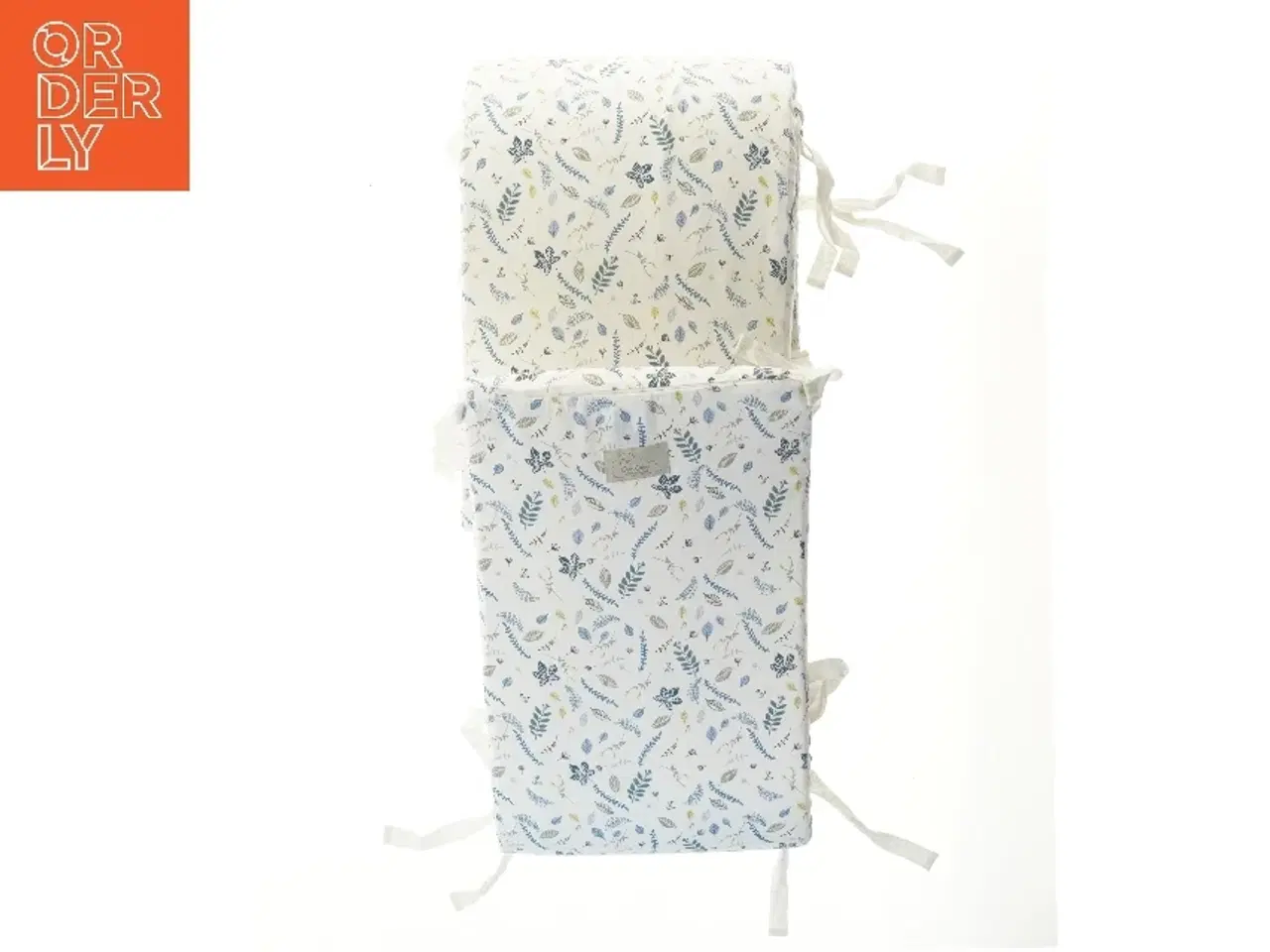 Billede 1 - Blomstret sengerand med bladmotiv fra CamCam (str. 30x360 cm)