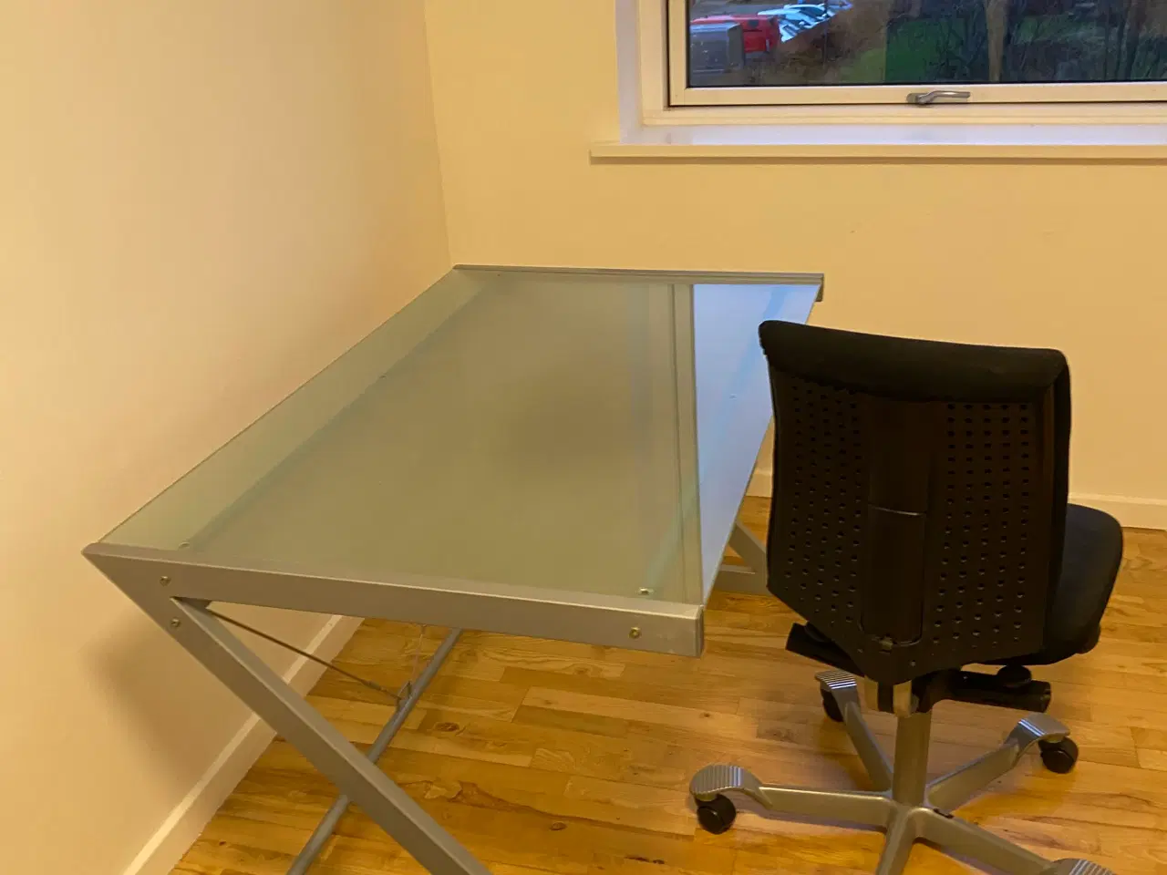 Billede 3 - Skrivebord med glasplade