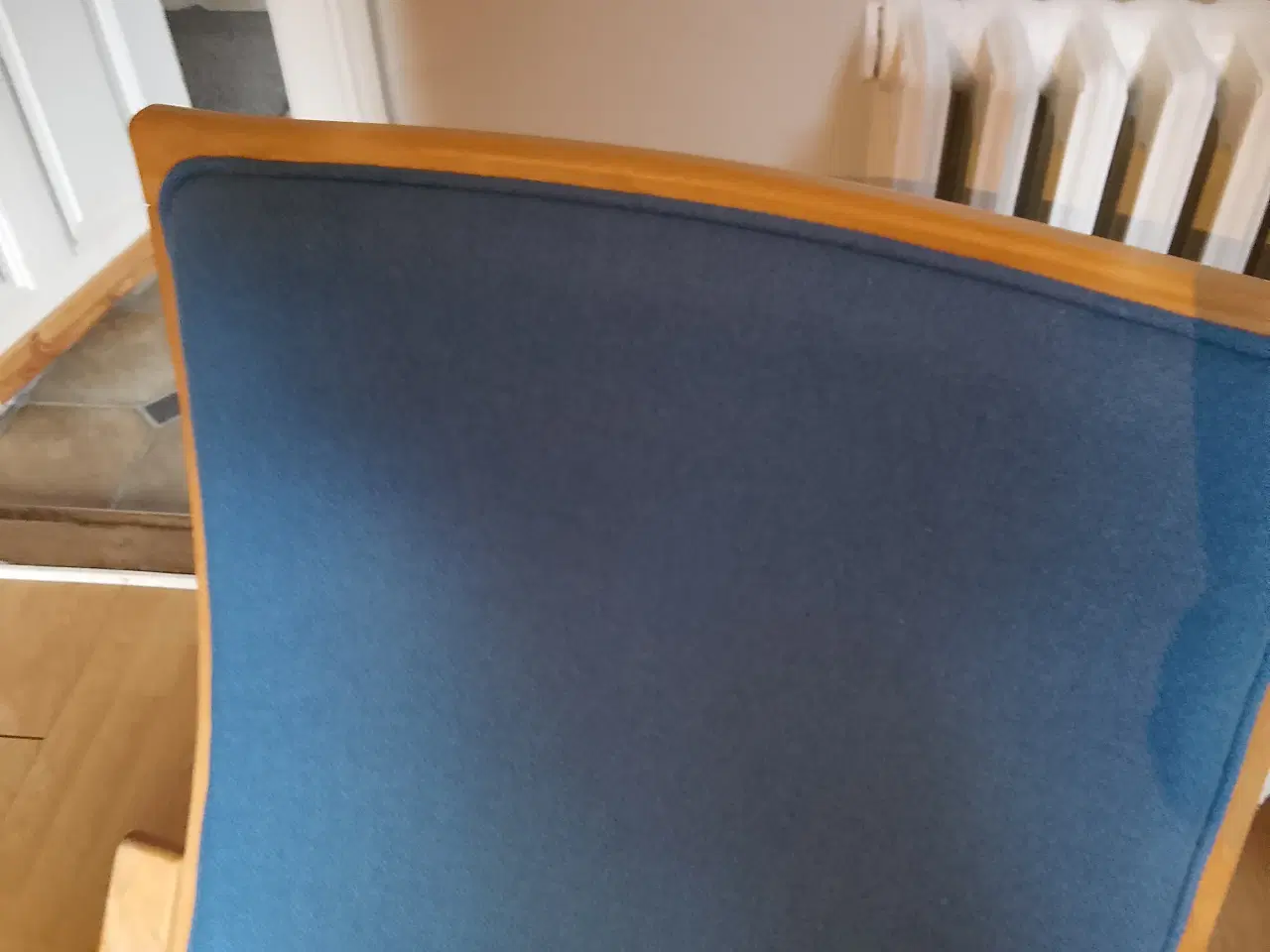 Billede 3 - Lænestol i blå betræk + taburet