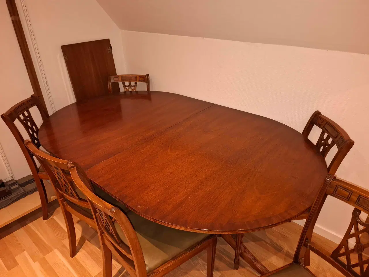 Billede 1 - SUPER FLOT SPISEBORD