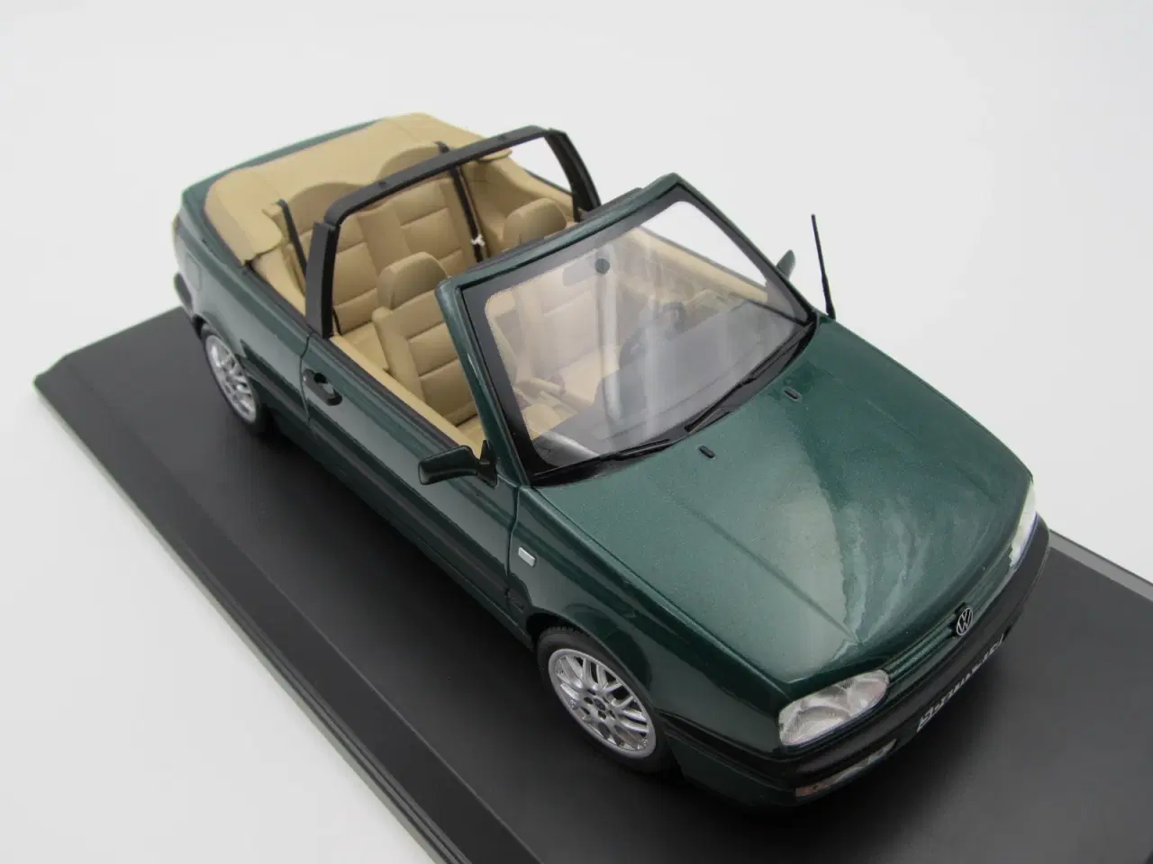 Billede 5 - 1995 VW Golf III Cabriolet High Line 1:18 