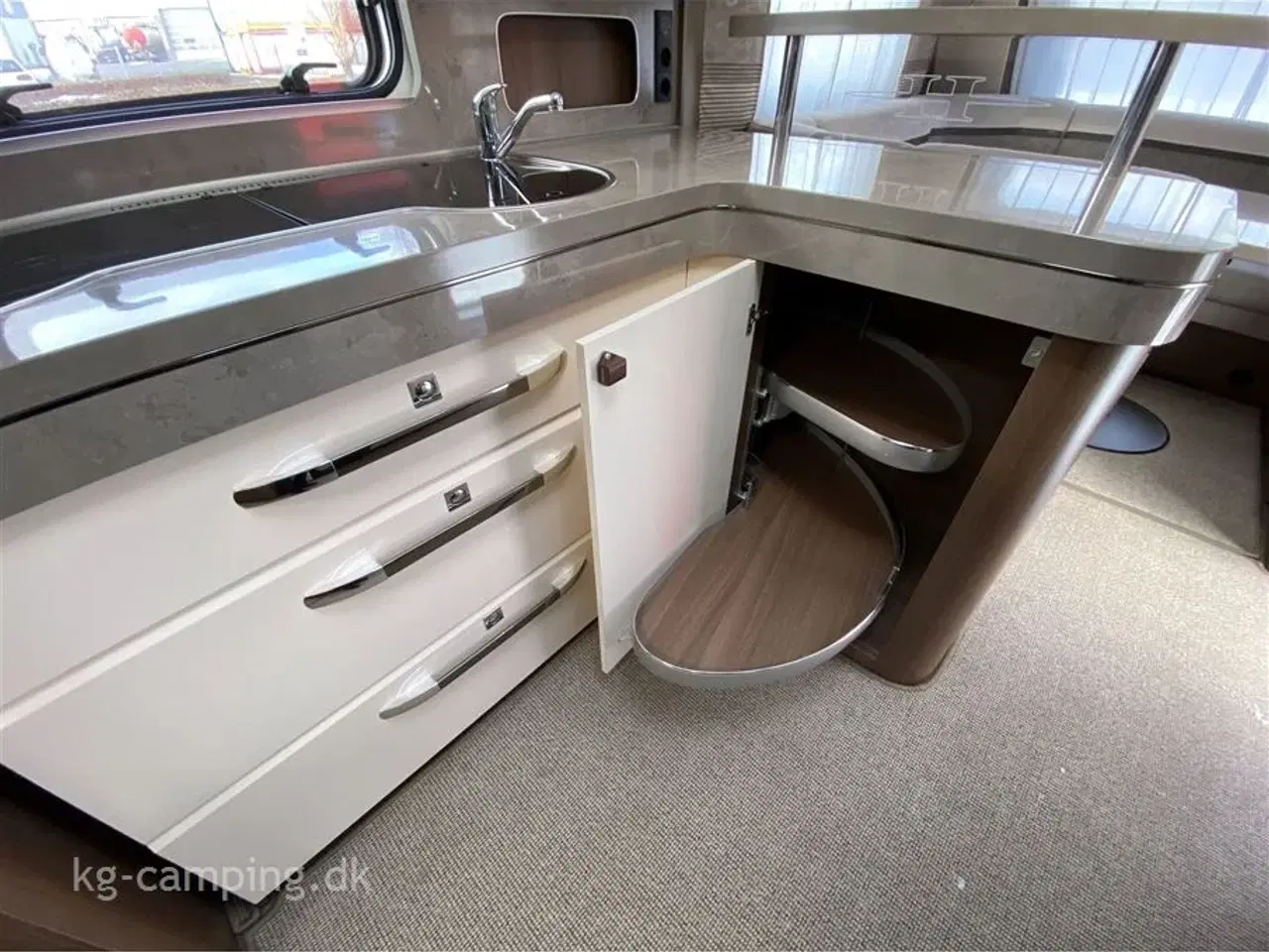 Billede 15 - 2019 - Hobby Prestige 660 WFC Stor siddegruppe og stor vinkel køkken