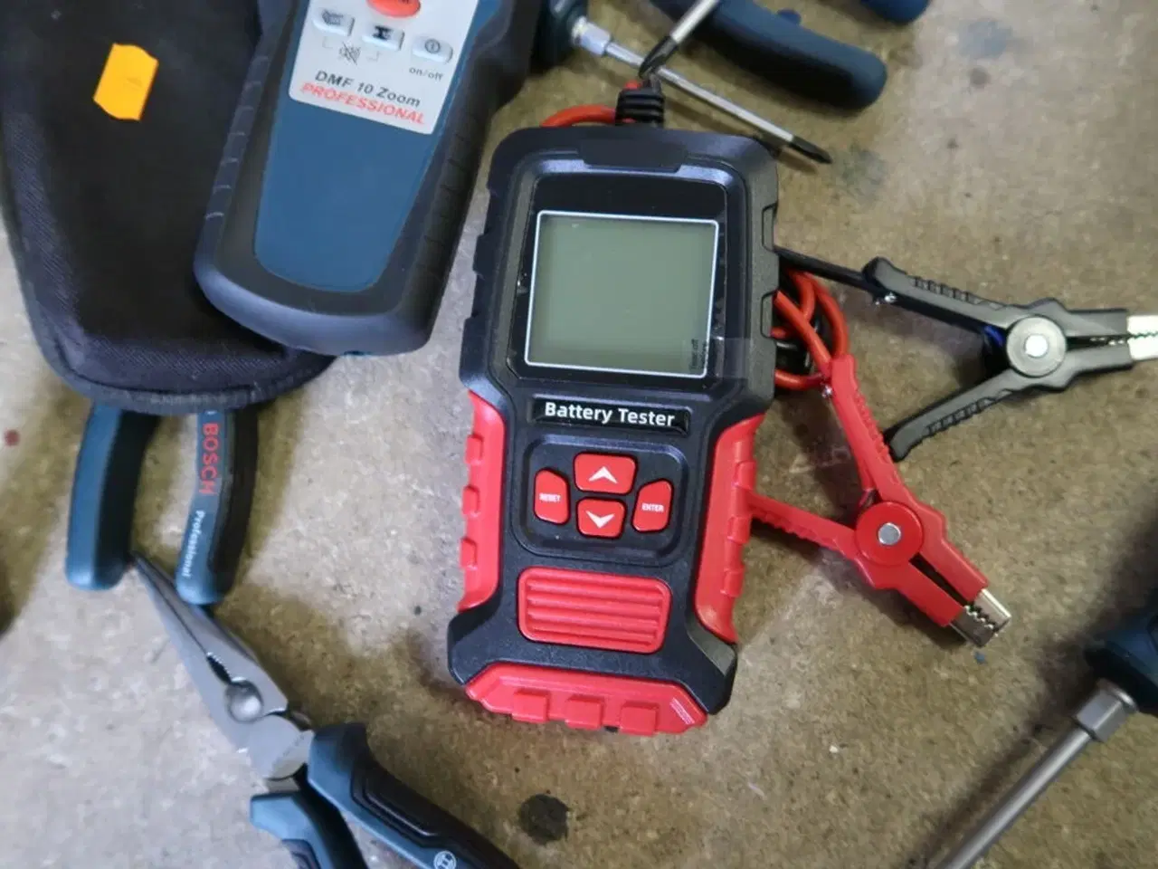 Billede 3 - Multidetektor BOSCH DMF 10 Zoom samt batteritester og værktøj