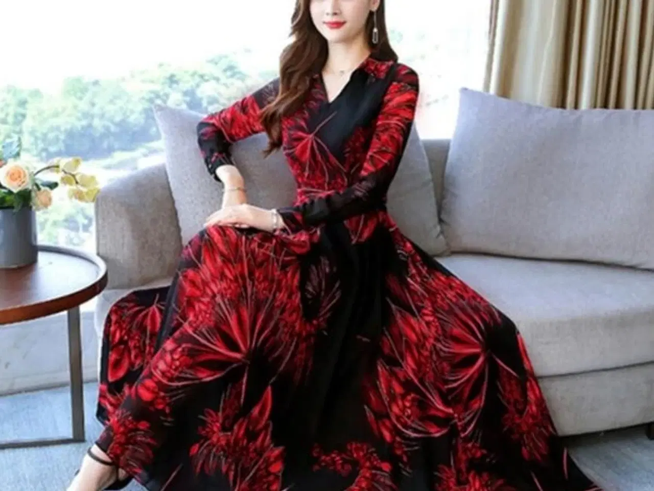 Billede 1 -  kjole med blomstret print./ Str: Large-XL-2XL-3XL