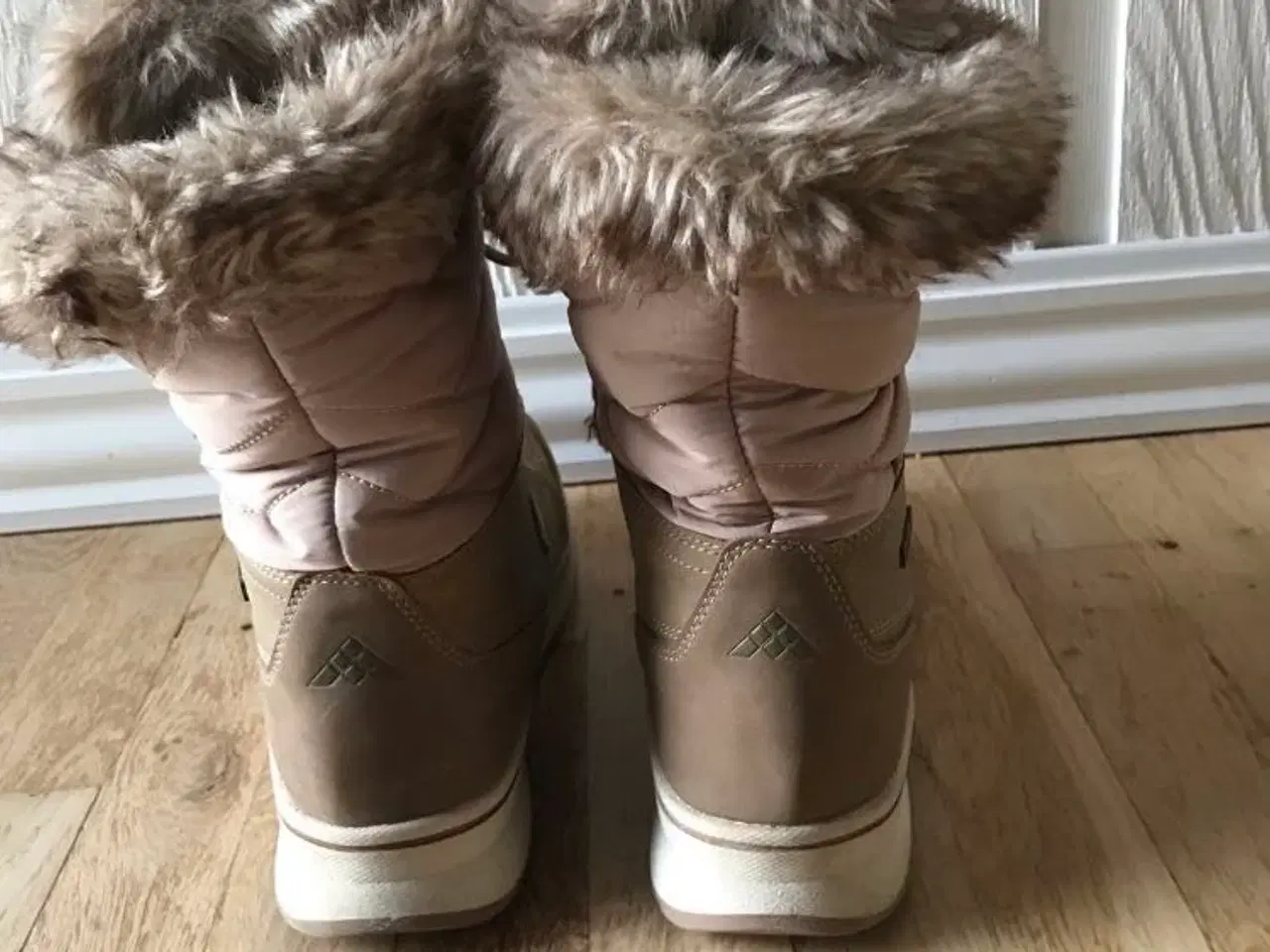 Billede 3 - Vinterstøvler m/ pelskant str. 39