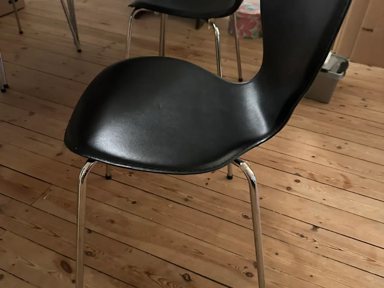 Billede 3 - Ovalt spisebord og 4 stole