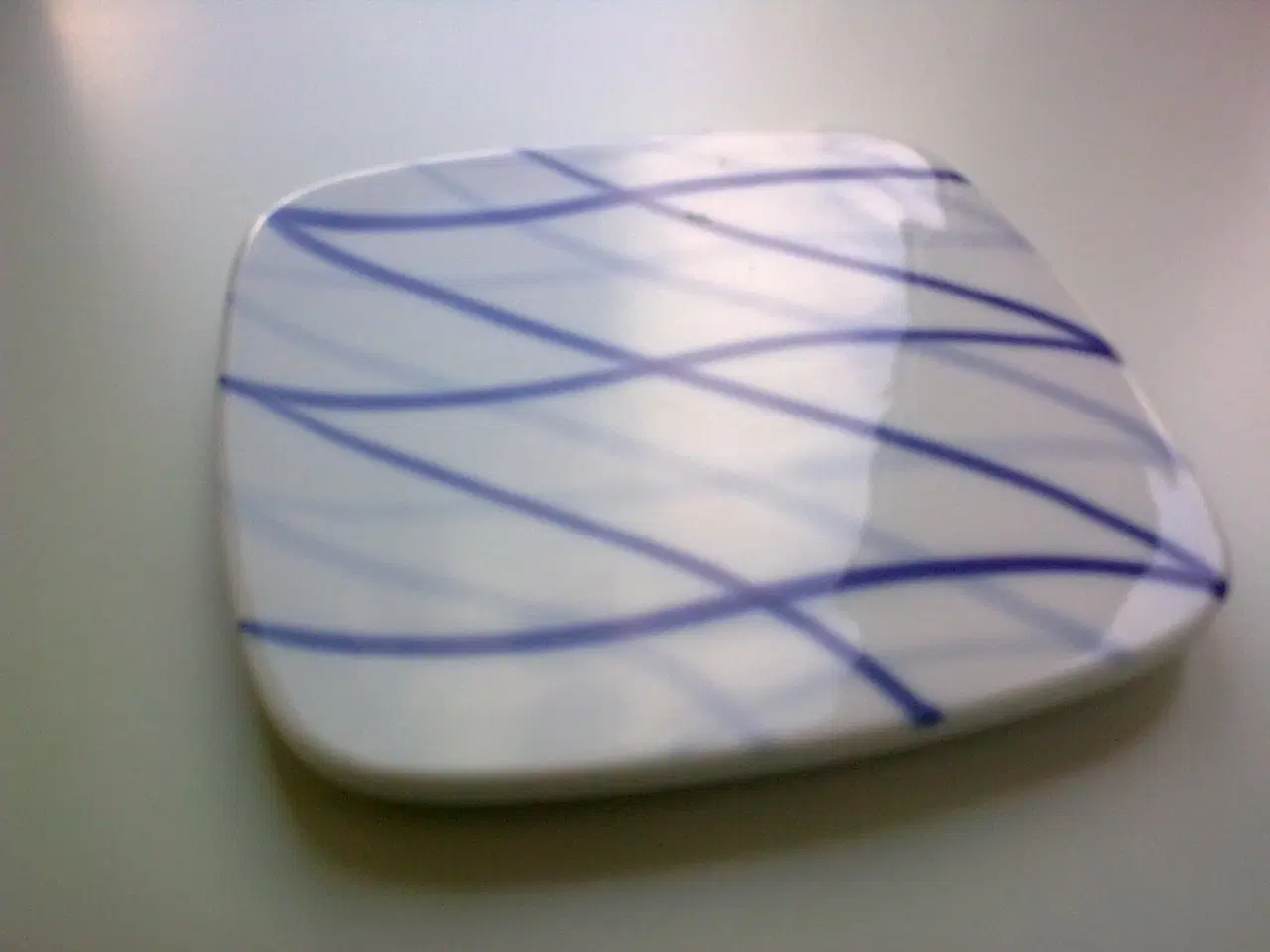 Billede 15 - Katte bakke m slikskål: plast, metal el. porcelæn