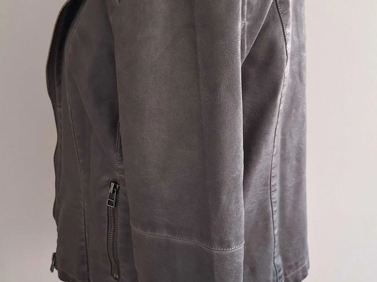 Billede 4 - Red One Original imiteret skindjakke str. 38