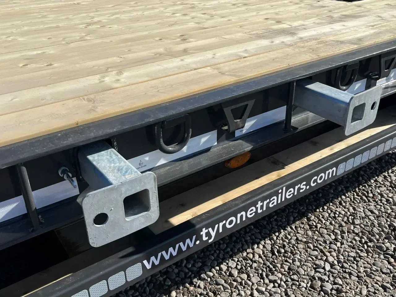 Billede 10 - Tyrone 27TLL LANG MODEL med forbredningsudstyr . Affjedret træk og affjedret aksler. Med hydrauliske ramper og værktøjskasse