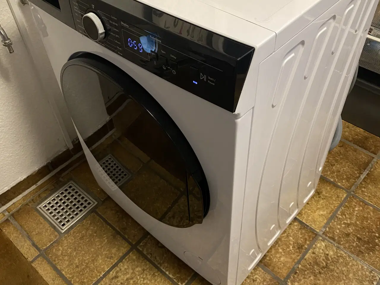 Billede 6 - Tørretumbleren : vaskemaskinen 