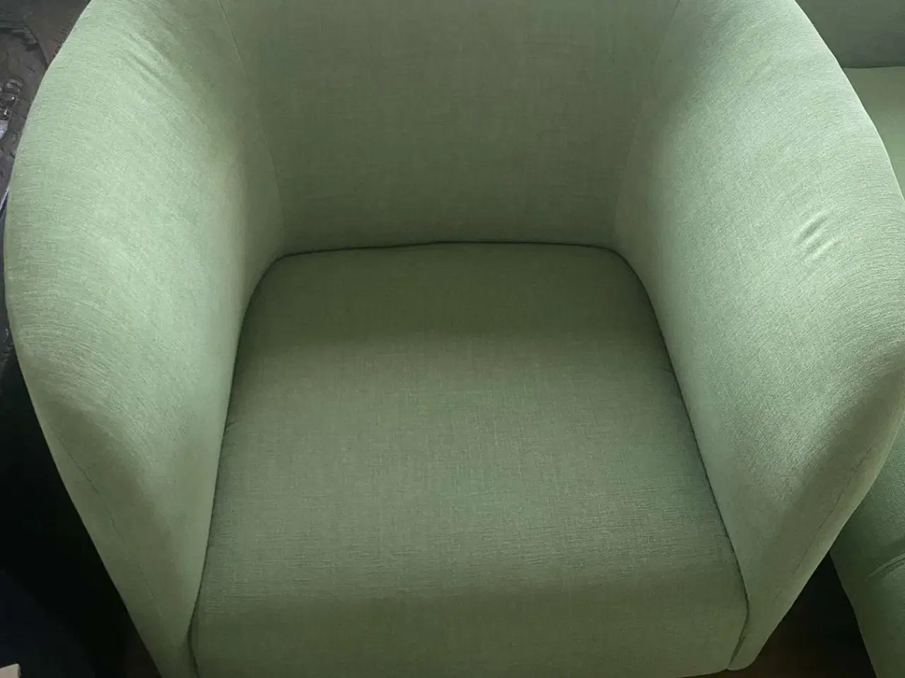 Billede 3 - Sofa med stole og puf 5 mdr. Gammelt står som nyt