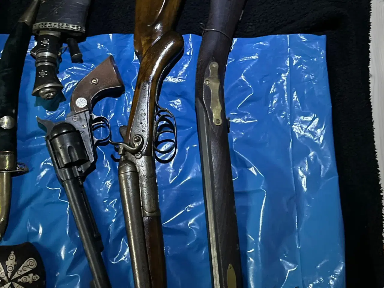 Billede 4 - Divs Pynte våben til at hænge på væg