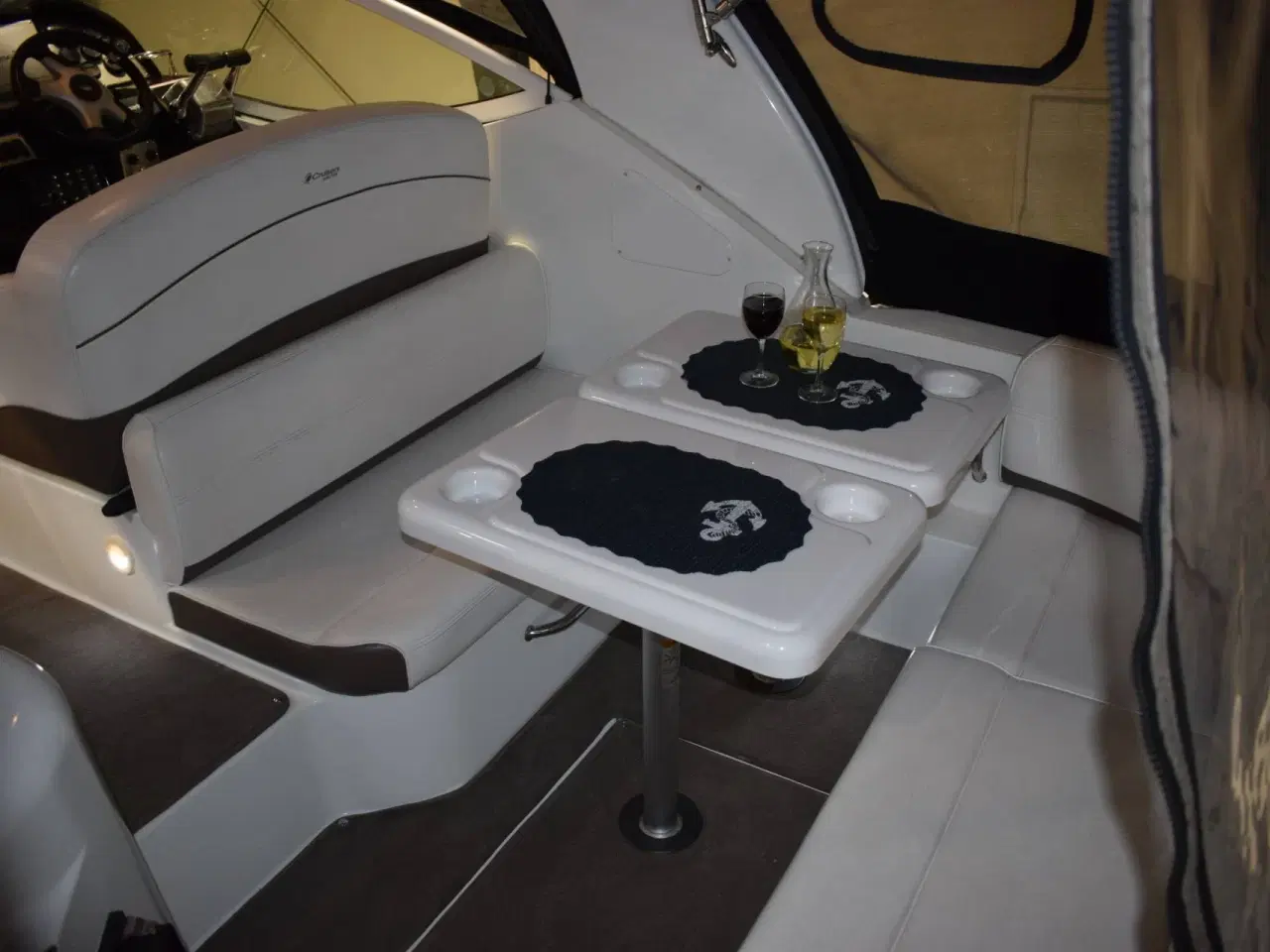 Billede 3 - Cruiser Yachts 300 Express - Twin Volvo Penta D3/Udstyr - DIESEL