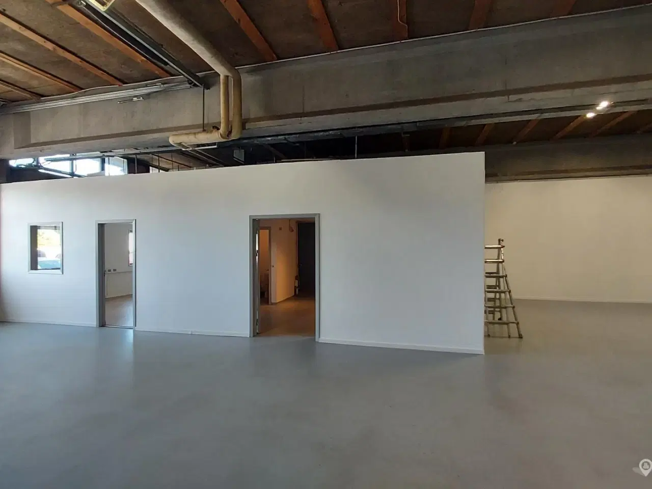 Billede 11 - Autoværksted / Værksted / Lager/ Produktion / Showroom – stor port.