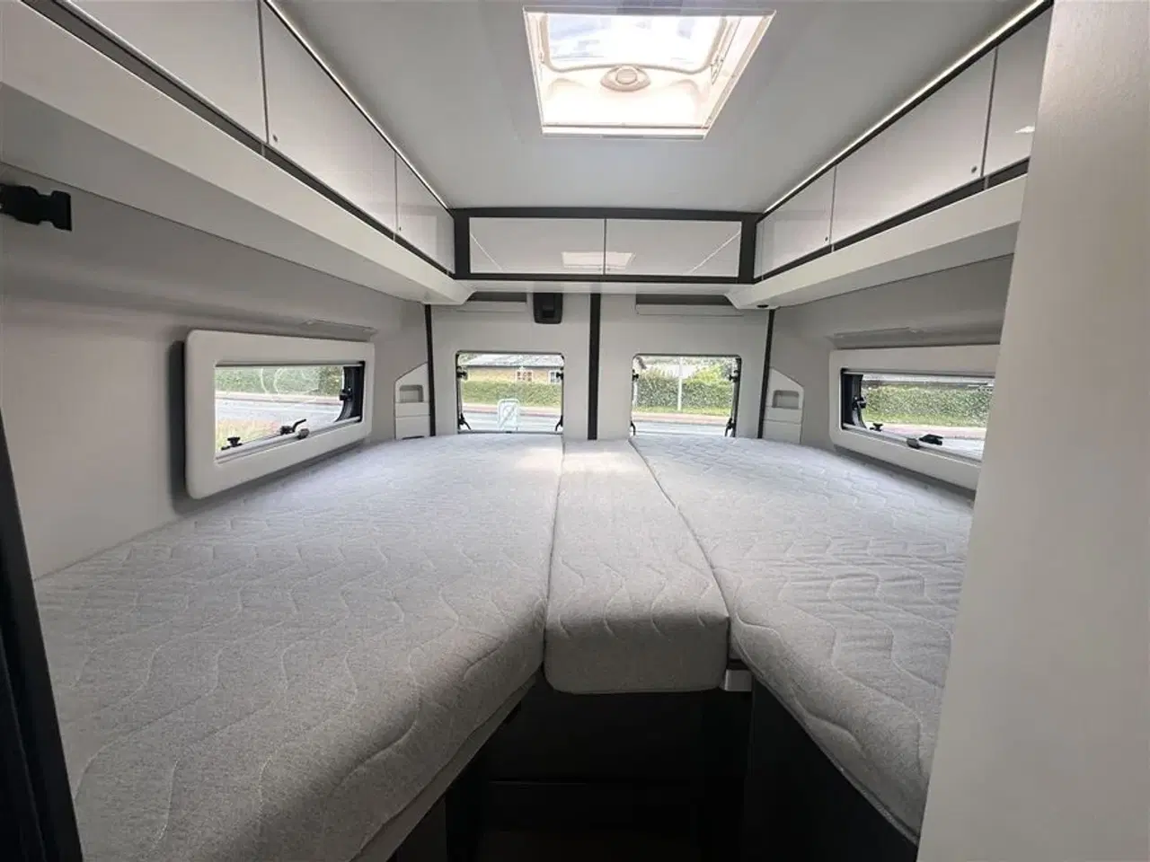 Billede 5 - 2019 - Adria Twin Supreme 640 SLB   Velholdt Camper Van med enkelt senge Kørt 38,300 Km