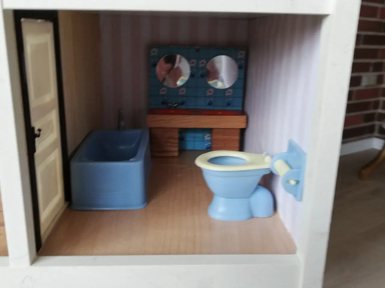 Billede 4 - Lundby dukkehus med indhold