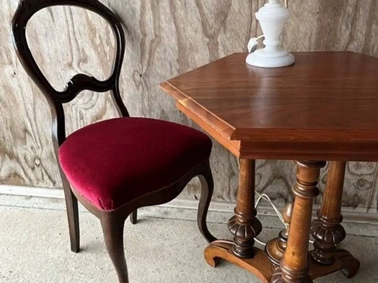 Billede 3 - Antikt lille bord med 2 stole