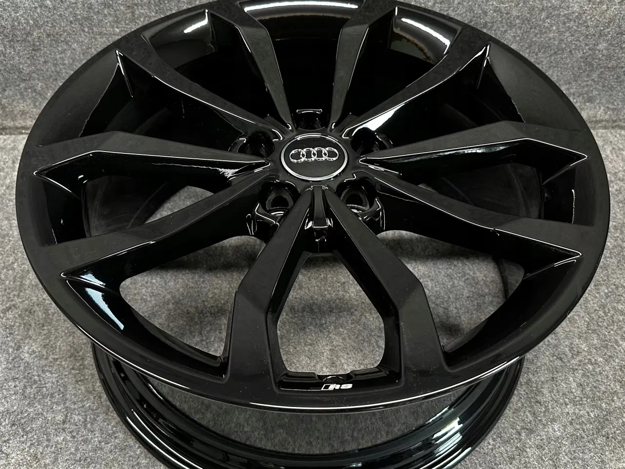 Billede 1 - AUDI A4 8W0 B9 B8 S-LINE 18 8.0J x 18" 5x112 ET 40