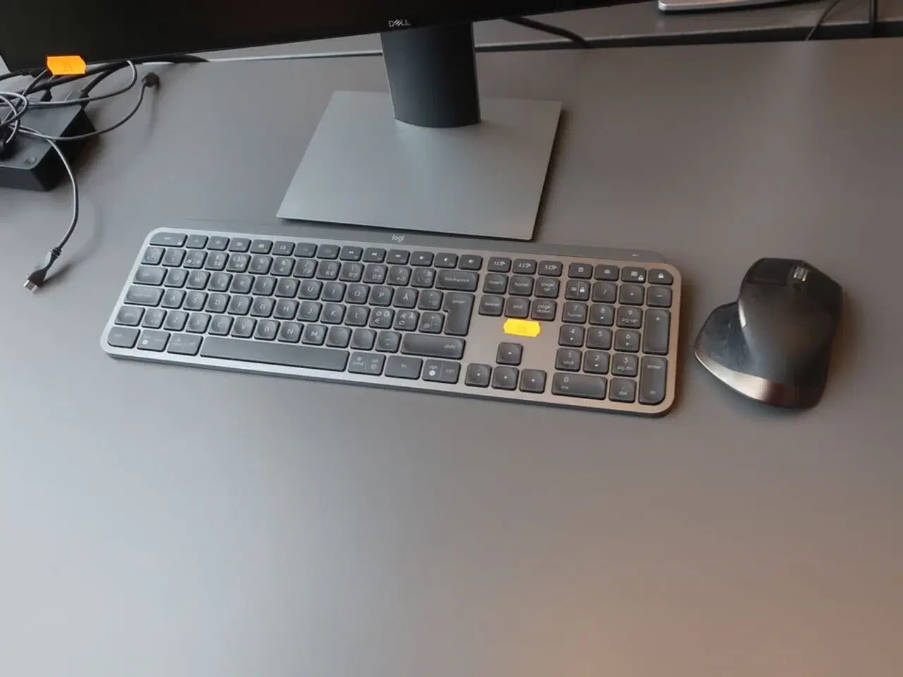 Billede 4 - 2 stk. 24" DELL skærme samt dockingstation og tastatur