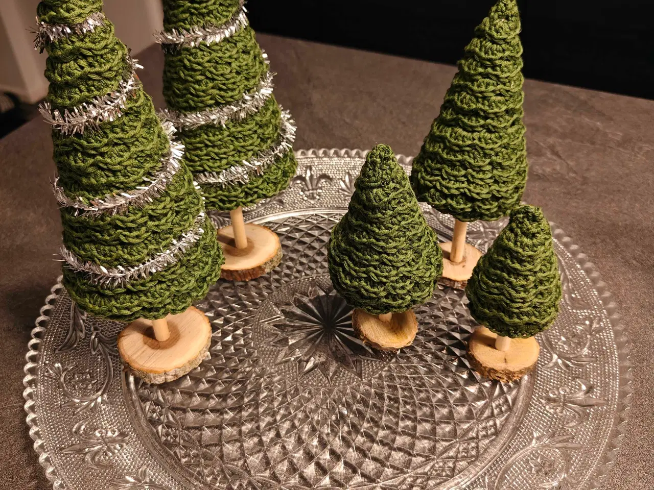 Billede 4 - Hæklede juletræer i forskellig størrelse og farver