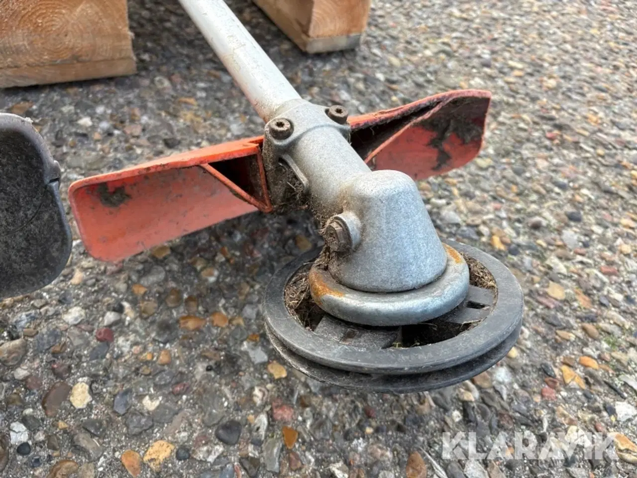 Billede 12 - Buskrydder 2 styk, kædesav og vertikalskærer Stihl, Honda, John Deere