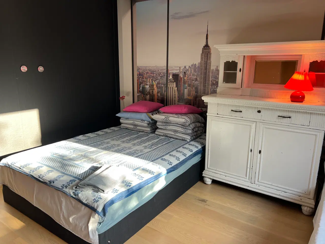 Billede 3 - Smuk kommode/skænk af træ