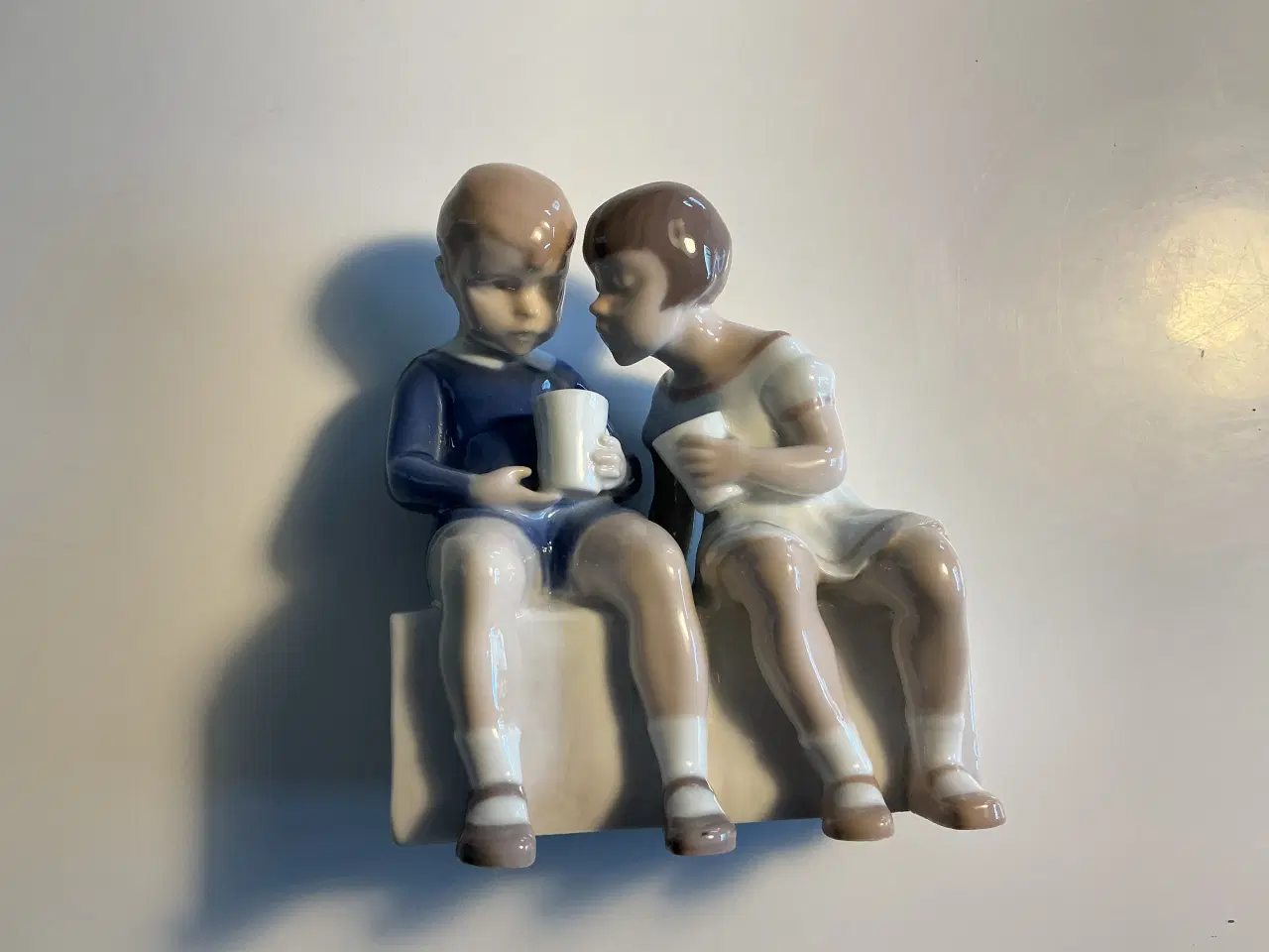 Billede 1 - B&G figur no. 2175 , dreng og pige siddende