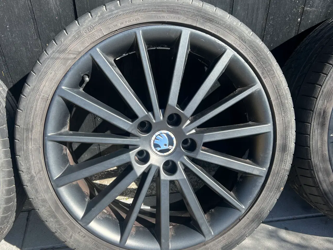 Billede 2 - 🚗 18” Alufælge med dæk sælges – 5x112