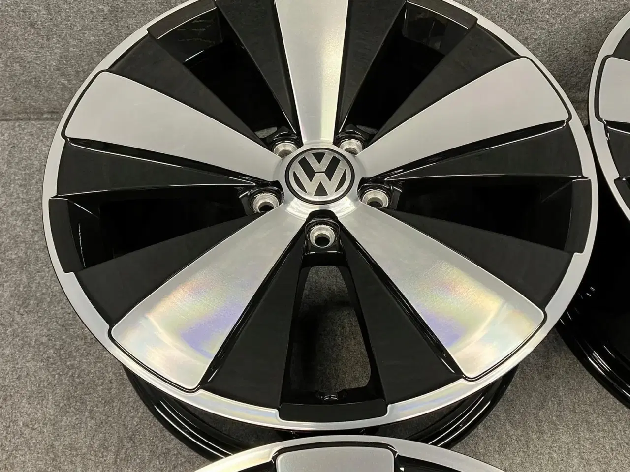 Billede 2 - ALUFÆLGE VW BEETLE 5C0 TWISTER 18"