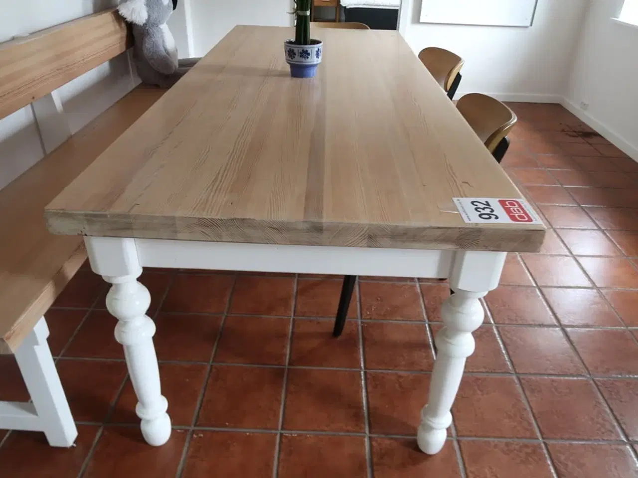 Billede 2 - Bord med 4 stole & 1 bænk