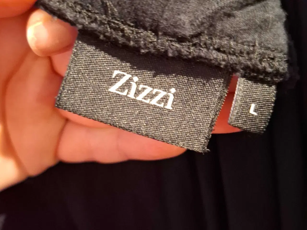 Billede 3 - Zizzi sort nederdel L