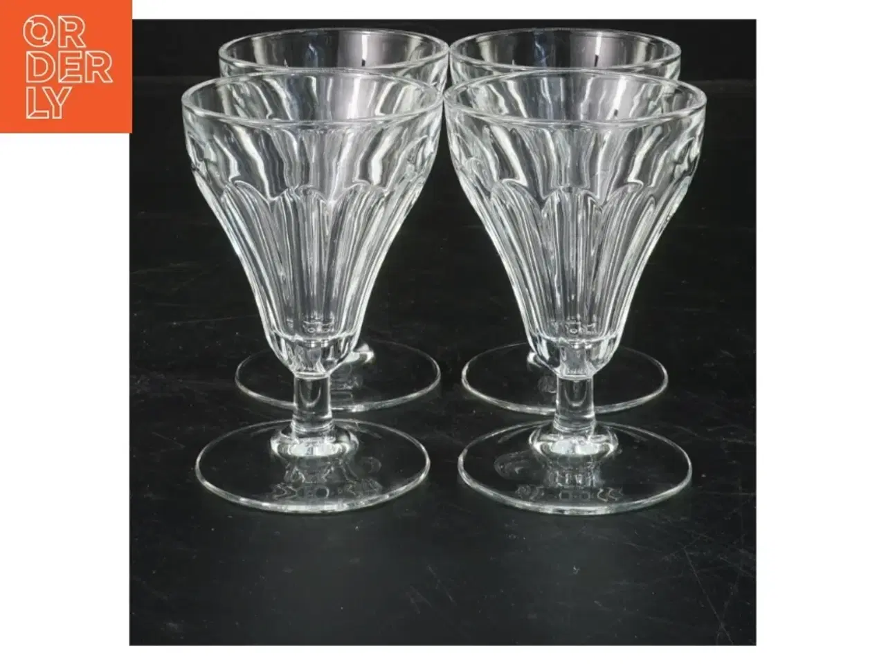 Billede 1 - Sæt af fire glas (str. 9,5 cm)