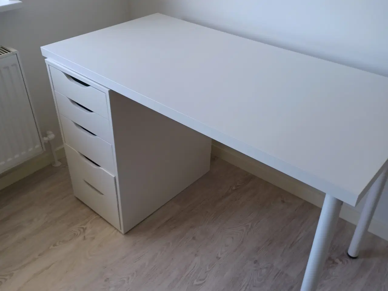 Billede 3 - Seng og skrivebord