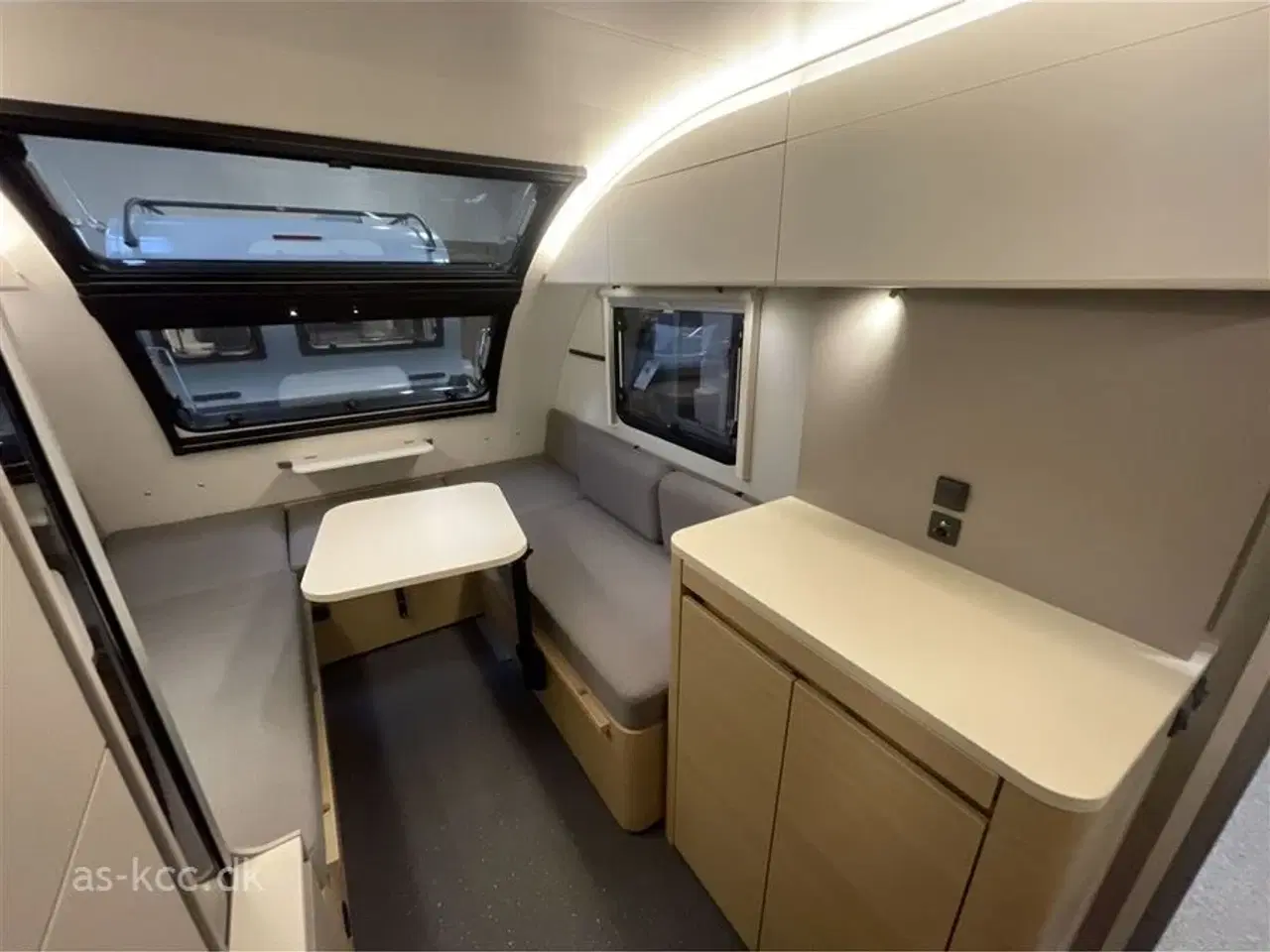 Billede 7 - 2026 - Adria Action 391 LH Classic   Adria Action 391 LH Classic årg. 2026  Generation 2 ny ude og inde. Denne vogn er med soundbar. kr. 2.749,- er lagt i prisen