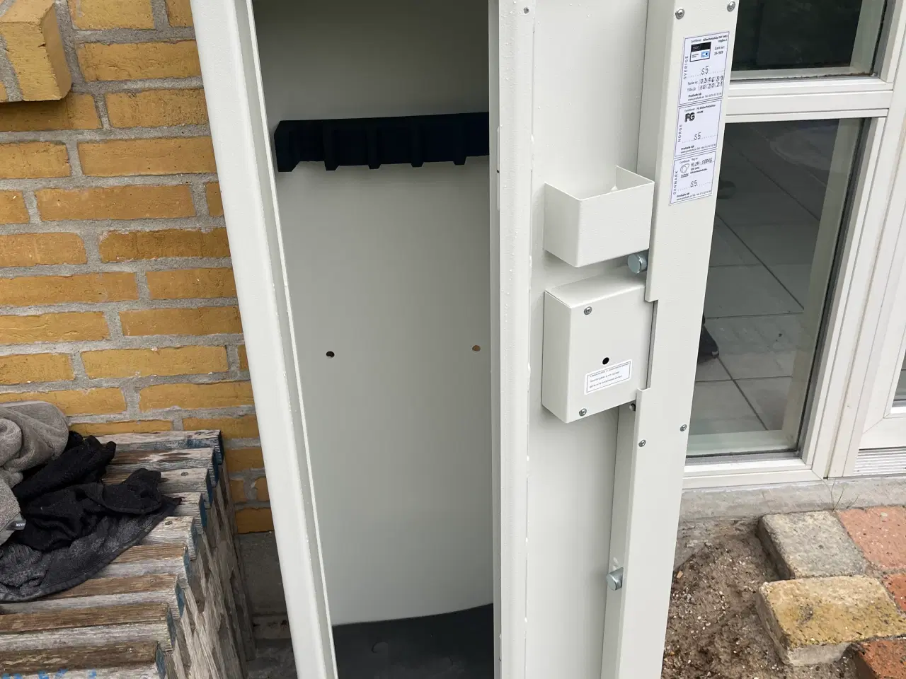 Billede 2 - Våbenskab til 5 stk