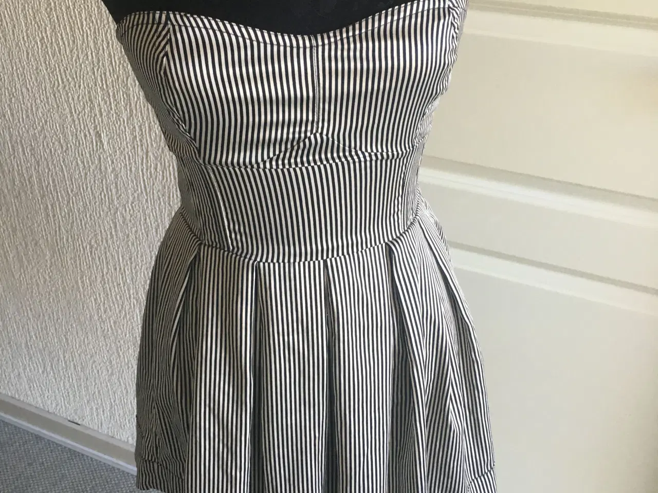 Billede 3 - Helt ny stropløs Second female top str. 36