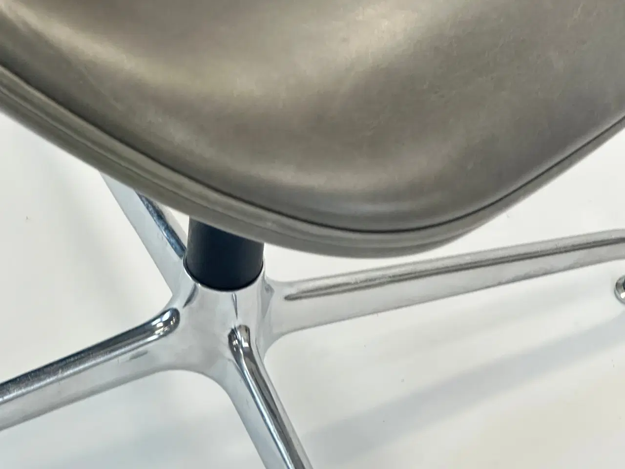 Billede 7 - GUBI | Beetle Meeting Chair (Grå)