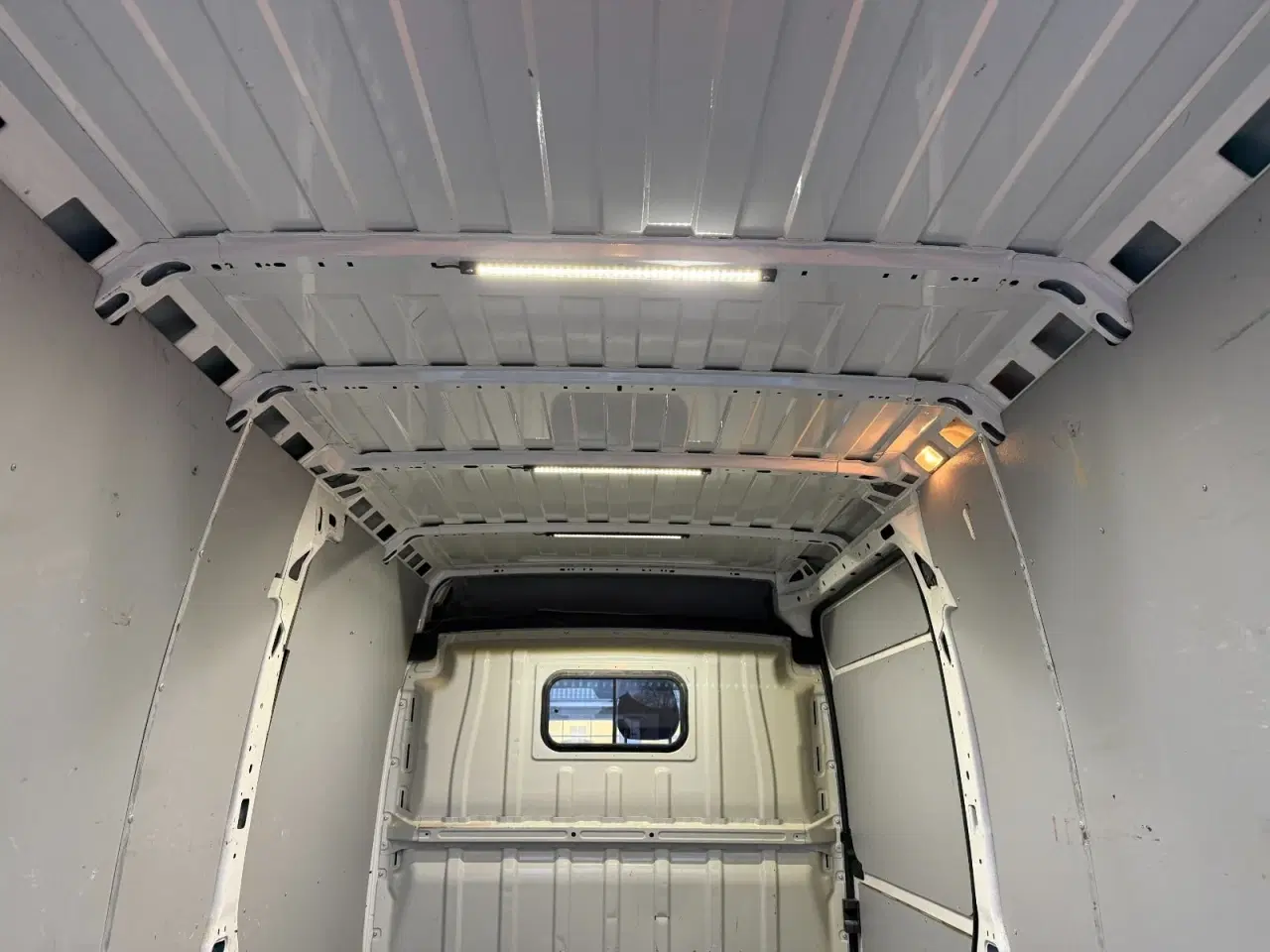 Billede 6 - Peugeot Boxer 333 2,2 BlueHDi 140 L3H2 Premium